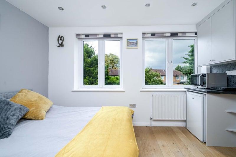 Photo 1: Room 2