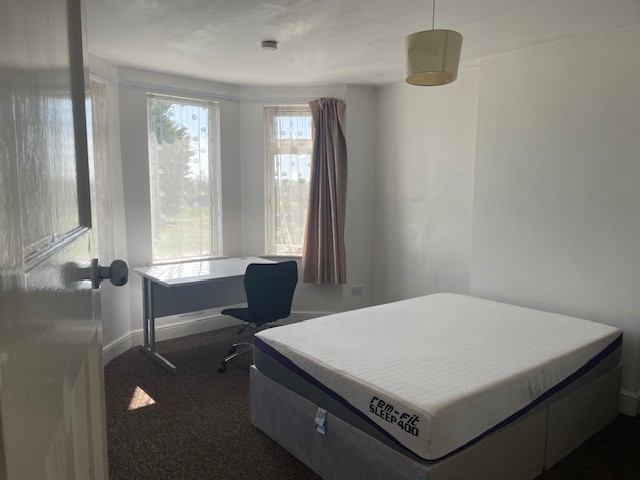 Photo 1: Double Bedroom