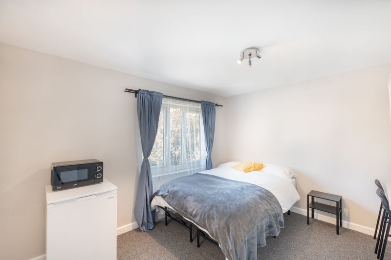 Photo 1: Studio Room 4