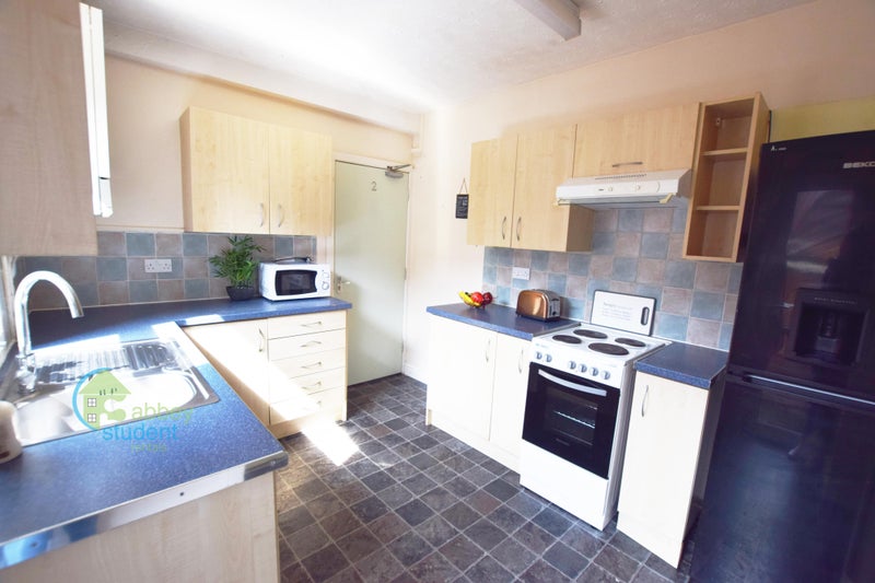 Photo 1: Kitchen