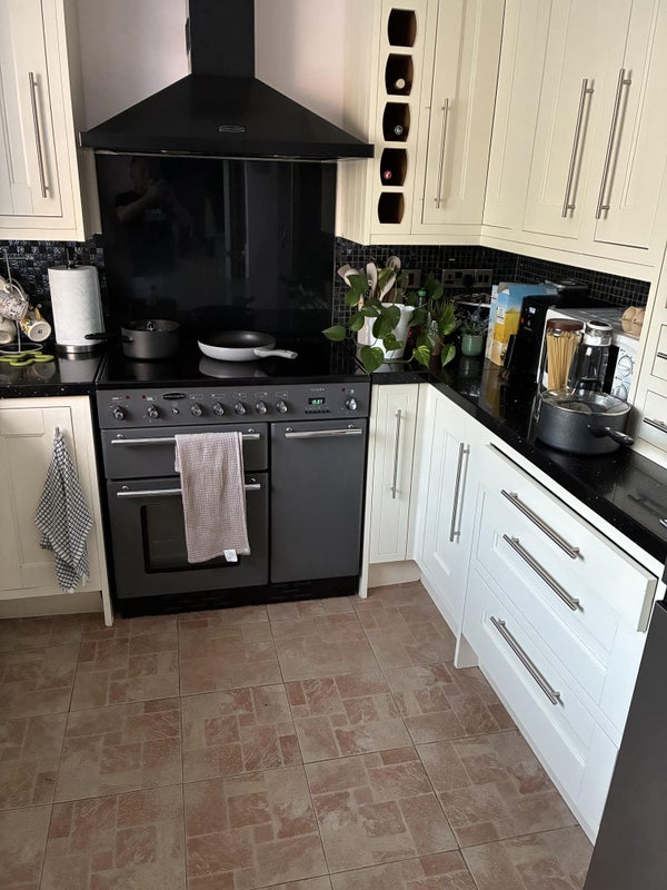 Photo 1: Kitchen