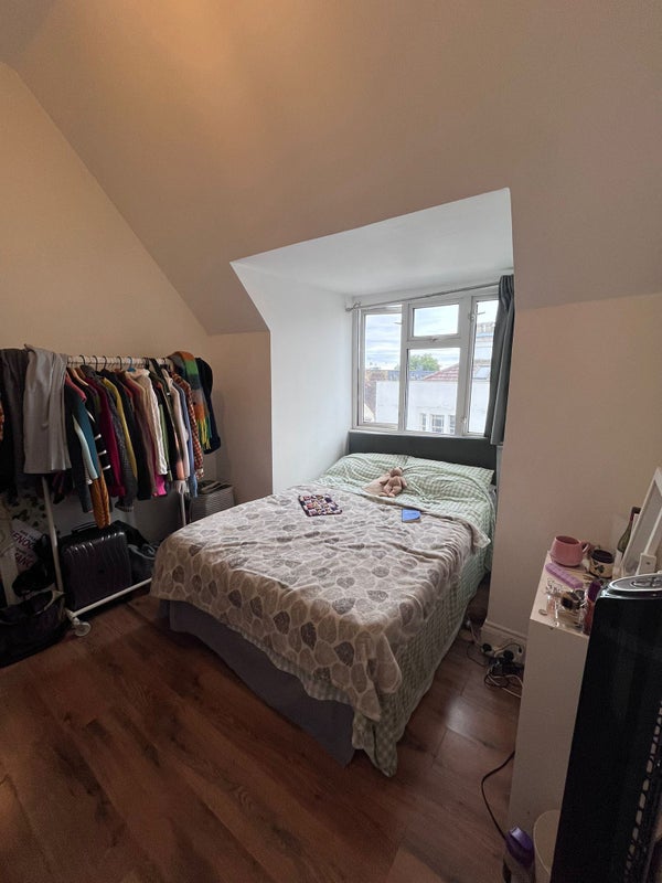 Photo 1: The room :)