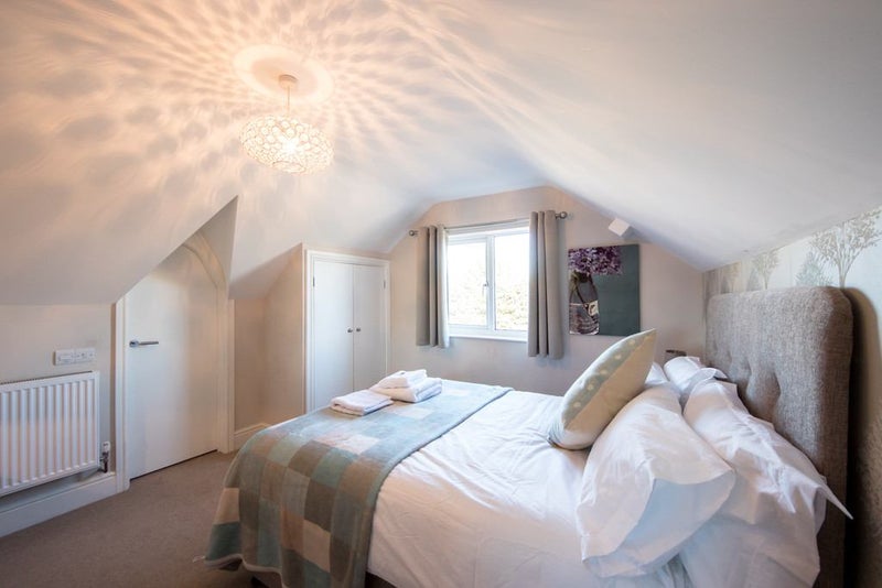 Photo 1: Room 6