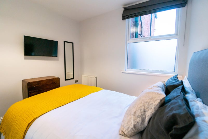 Photo 1: Room 2