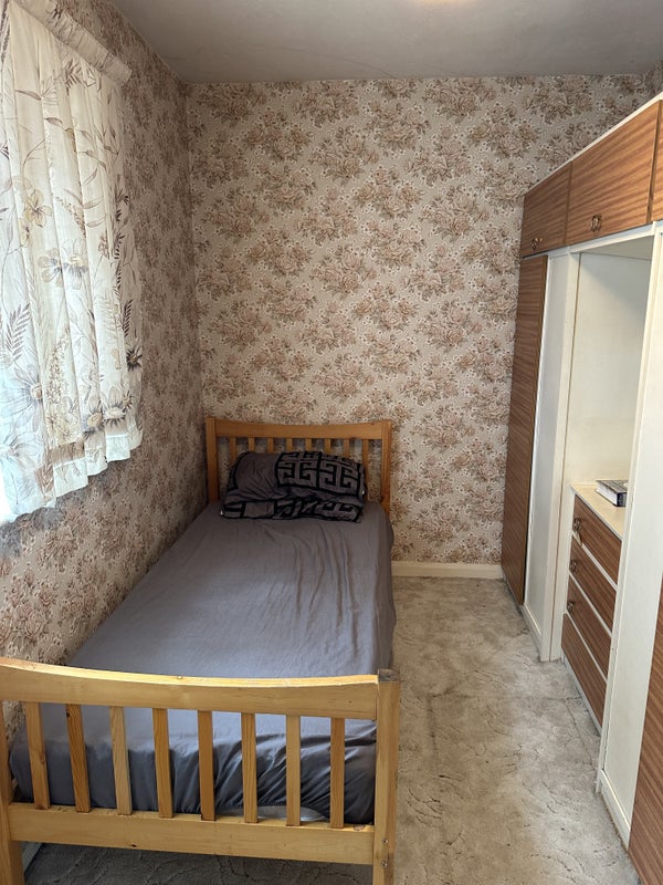 Photo 1: Single room