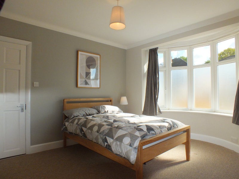 Photo 1: Room 1 (available 06/10)