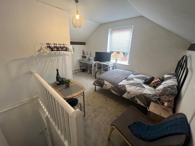 Photo 1: Ensuite Bedroom with own bathroom