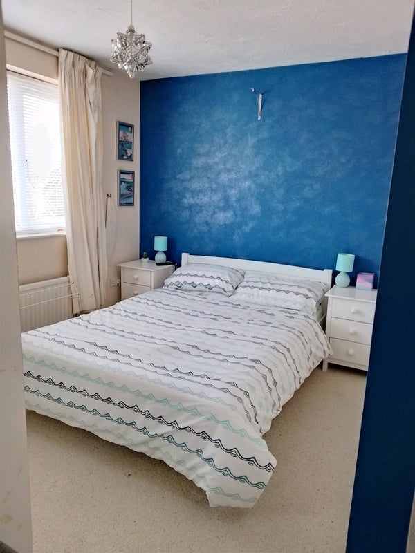 Photo 1: Bedroom 2