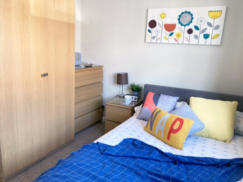 Photo 1: Room 2 - All bills included