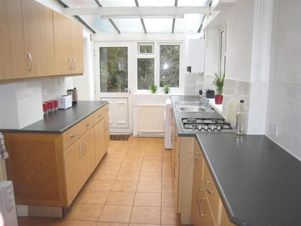 Photo 1: Fully Equipped Kitchen