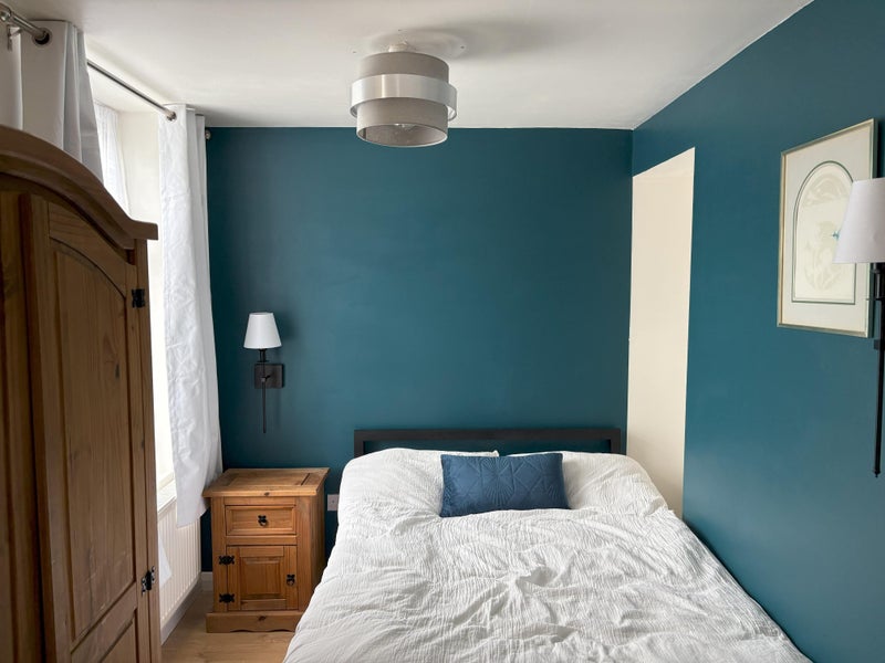 Photo 1: Bedroom