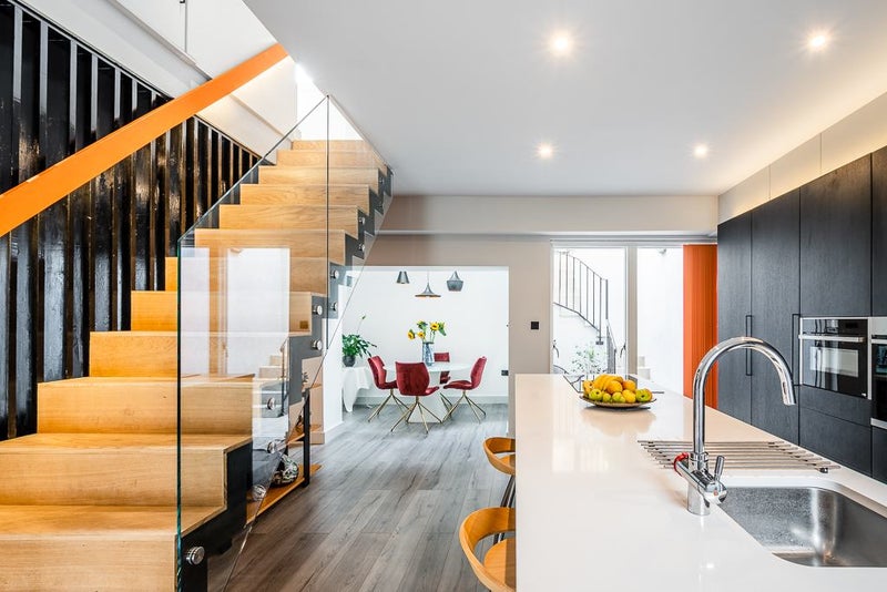 Photo 1: Kitchen / Living area