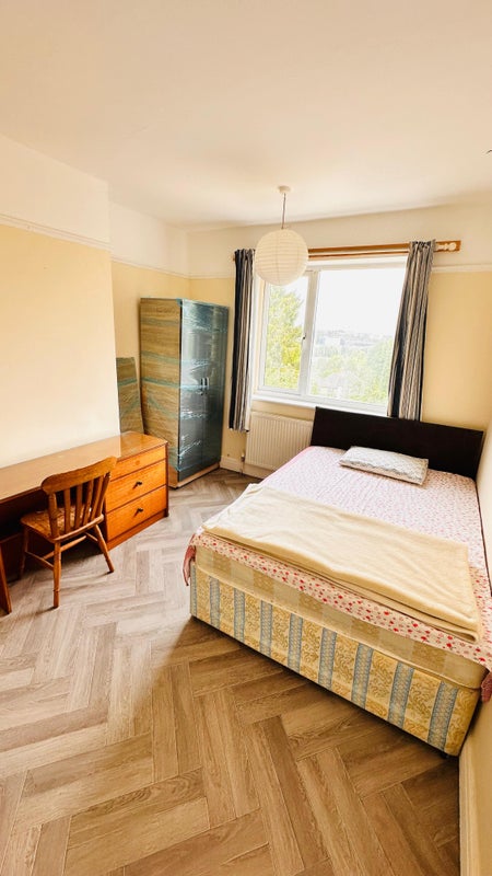 Photo 1: Bedroom - Pic - 1