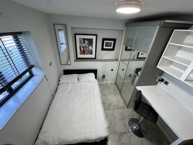 Photo 1: bedroom 2