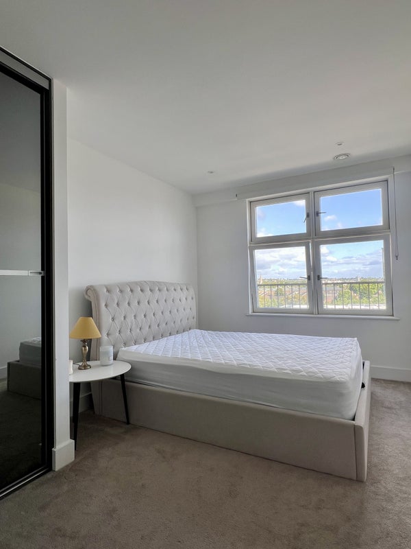 Photo 1: Room