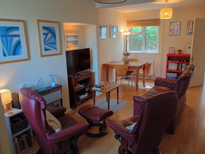 Photo 1: Lounge/dining