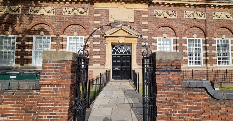 Photo 1: Building Entrance