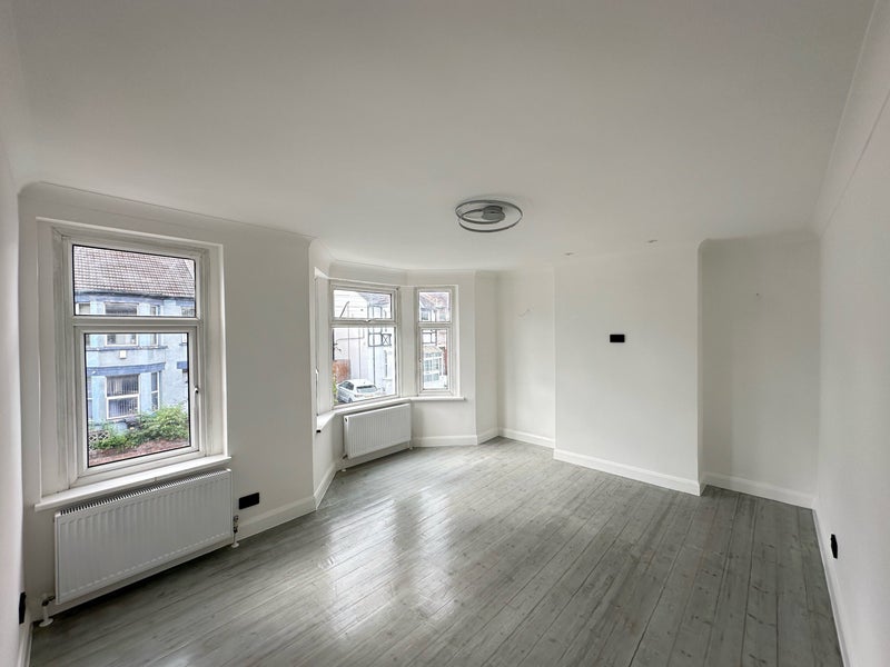 Photo 1: Bedroom