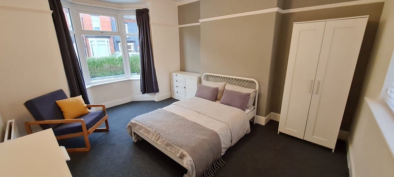 Photo 1: Large Double Bedroom