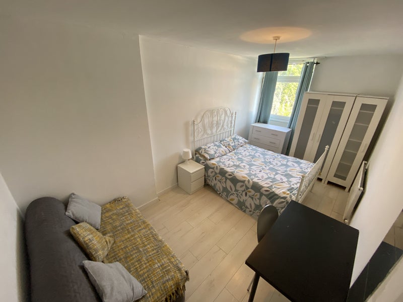 Photo 1: AVAILABLE NOW ✶ 925pcm ✶ furnished as in pictures
