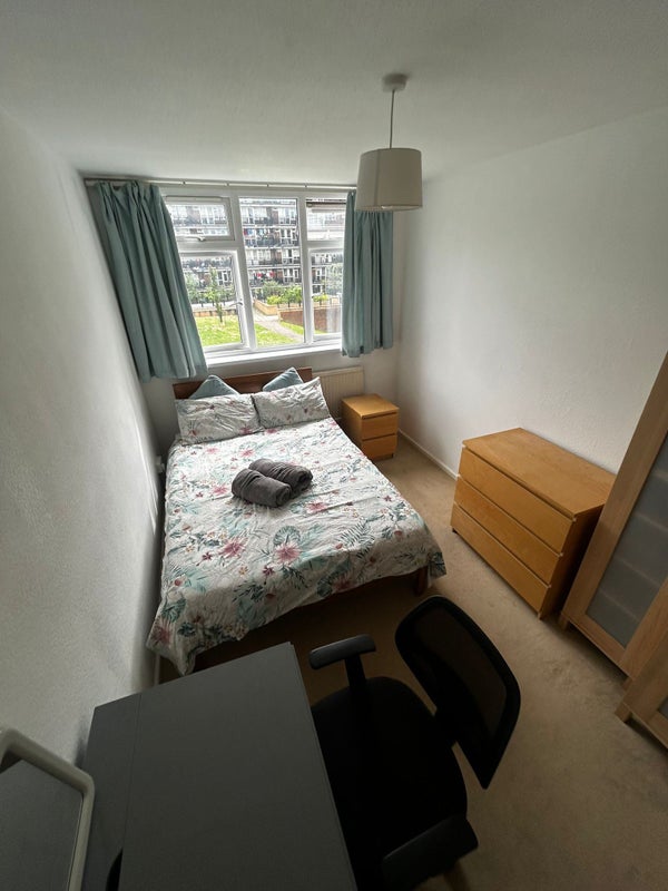 Photo 1: Double Bedroom