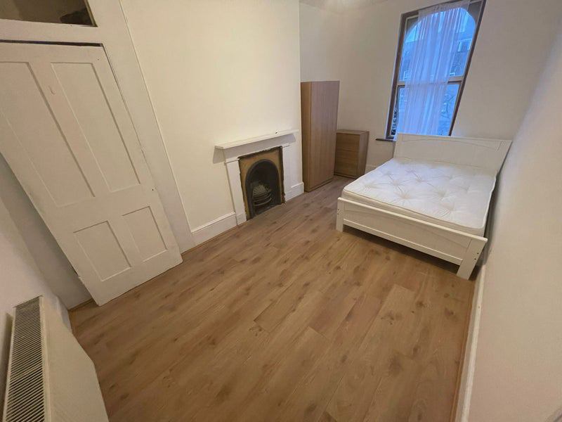 Photo 1: Room 4: £31pw with all bills included