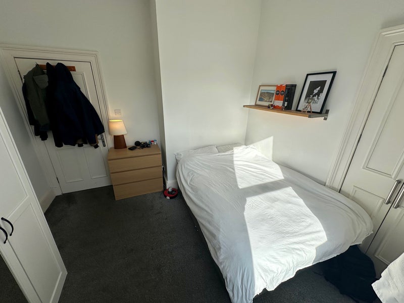 Photo 1: Bedroom