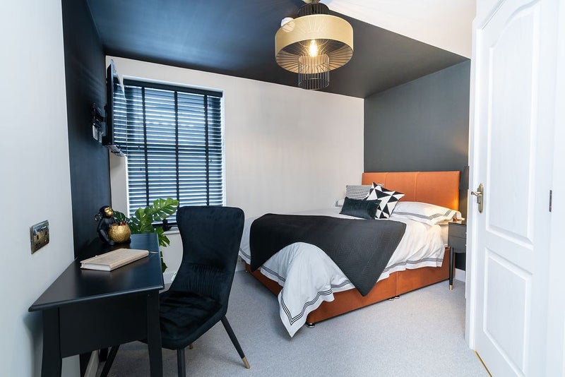 Photo 1: Room 3