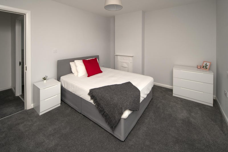 Photo 1: Bedroom 1 
