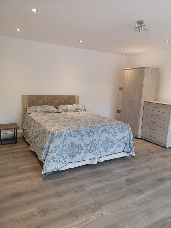 Photo 1: Triple room