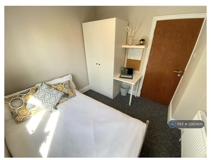 Photo 1: Room (Yours)