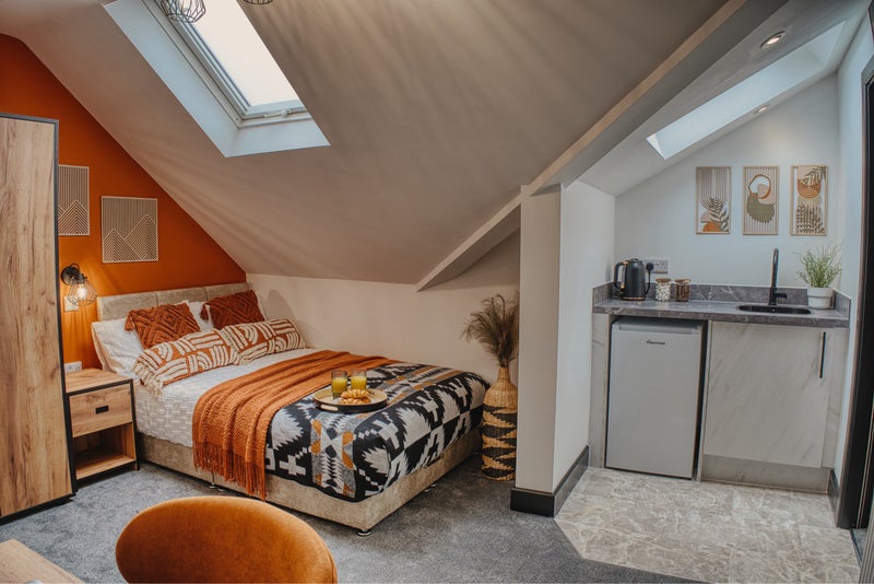 Photo 1: Bed 6
