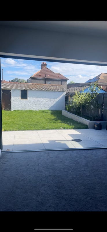 Photo 1: Garden