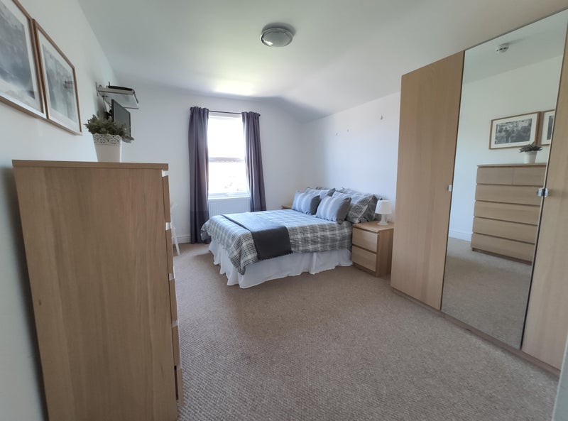 Photo 1: Room 2