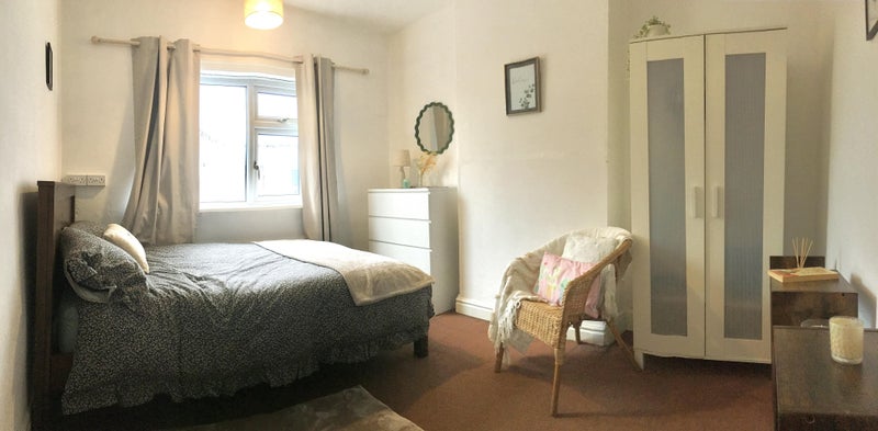 Photo 1: Double room available 