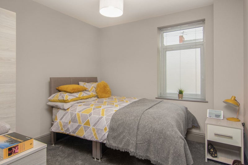 Photo 1: Room 2