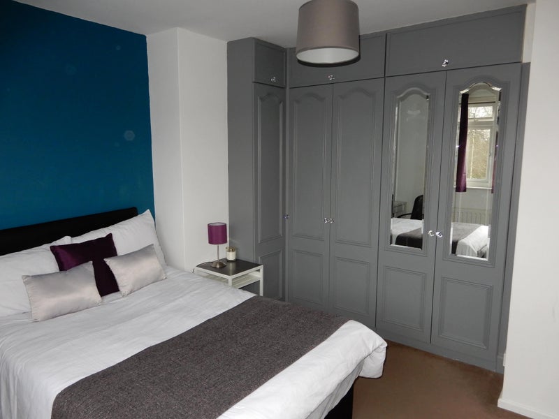Photo 1: Room 1 w/ Ensuite