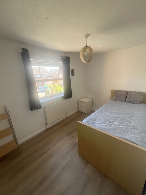Photo 1: Room 1