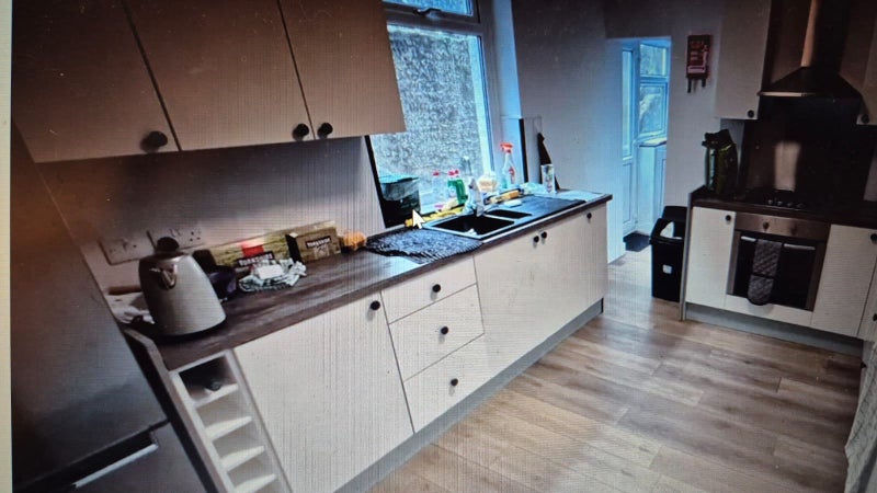Photo 1: Kitchen