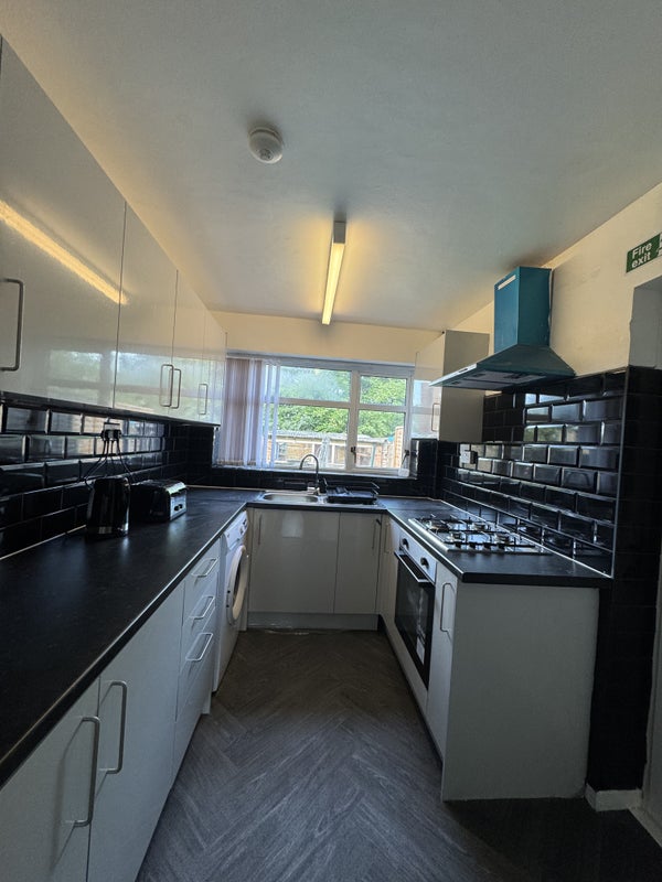 Photo 1: Kitchen