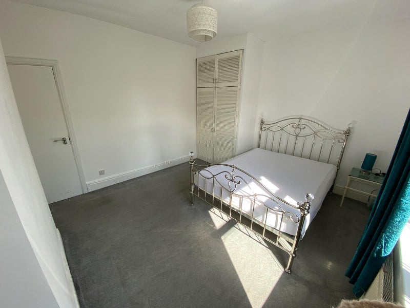 Photo 1: Large Double Room 2