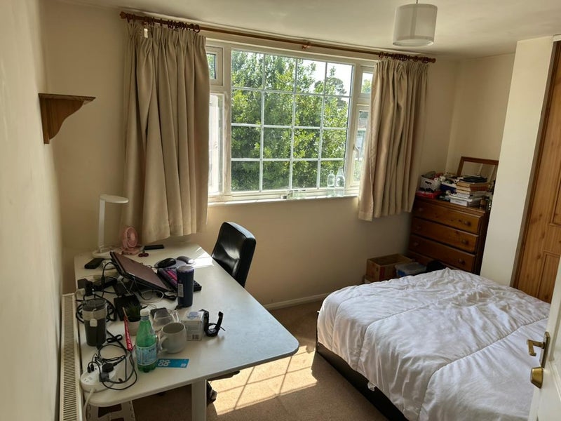 Photo 1: £650/double share batheoom