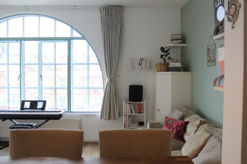 Photo 1: Breakfast bar