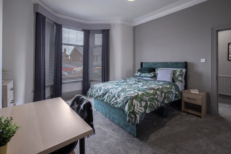 Photo 1: Room 1