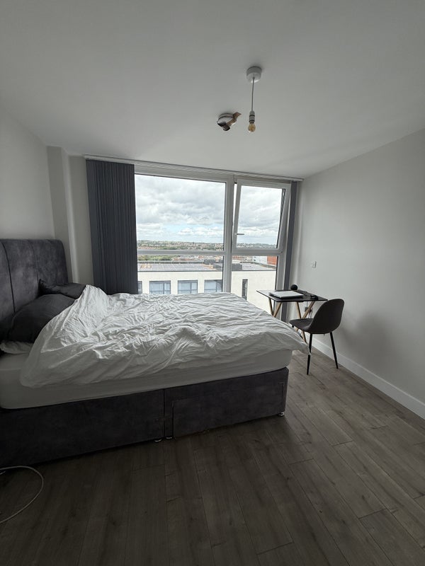 Photo 1: Bedroom