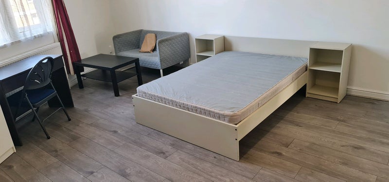 Photo 1: Bed