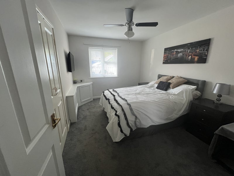 Photo 1: Room (Yours)