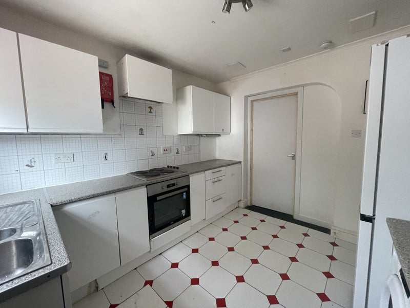 Photo 1: Kitchen 