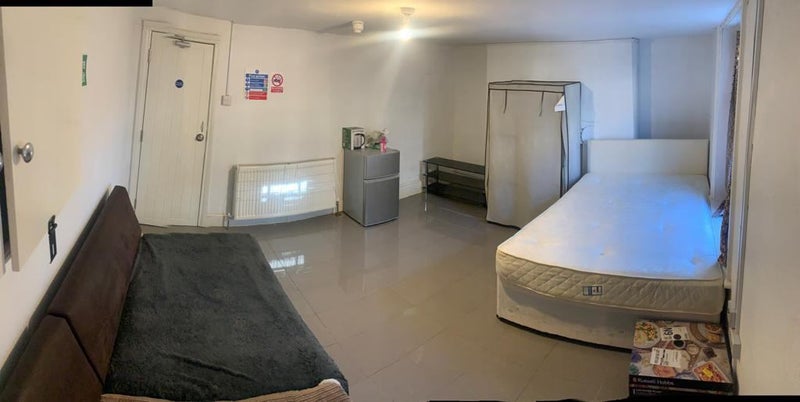 Photo 1: Bedroom