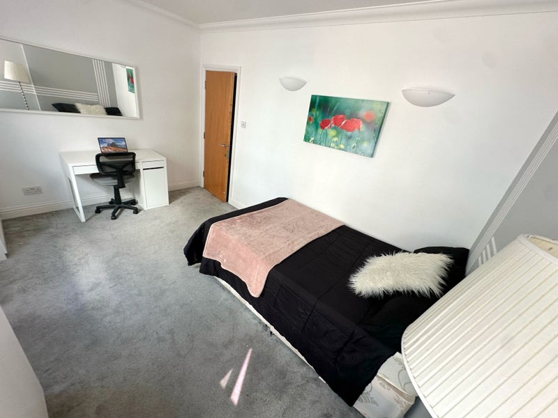 Photo 1: Room 1 - £1050
